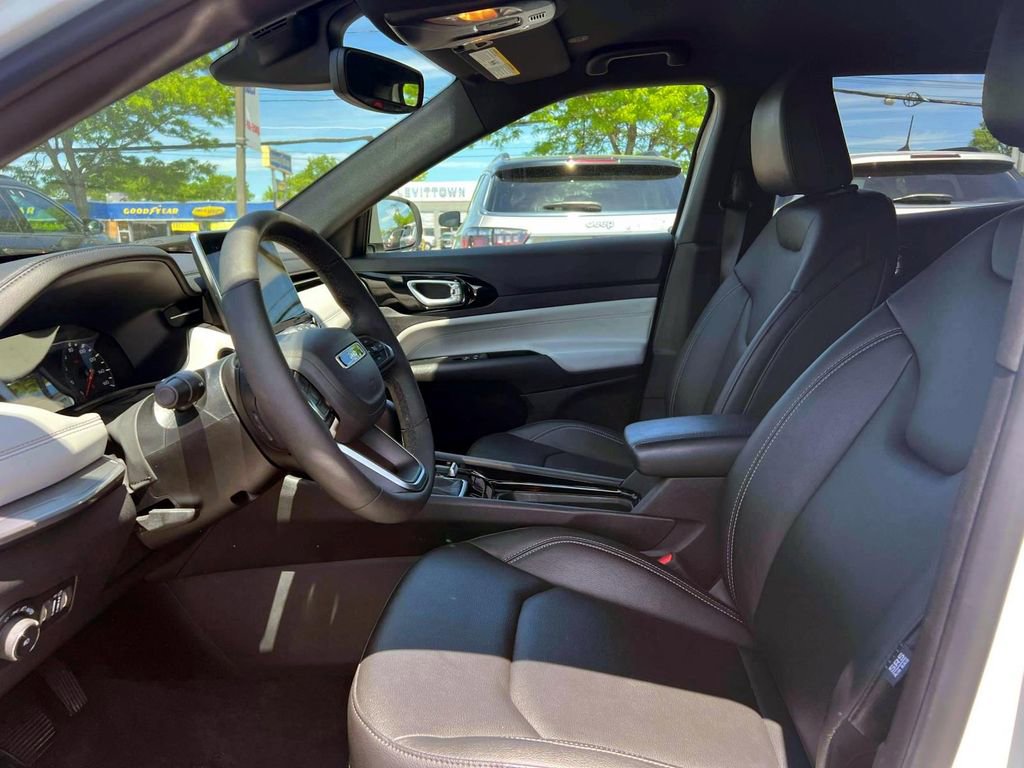 Certified 2025 Jeep Compass Limited AWD/4WD image 16