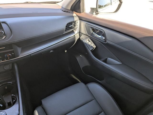 Used 2023 Nissan Rogue SV w/ SV Premium B Package image 23