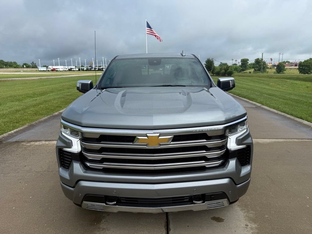 Used 2026 Chevrolet Silverado 1500 High Country w/ Technology Package AWD/4WD image 11