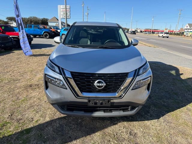 Used 2022 Nissan Rogue SV image 2
