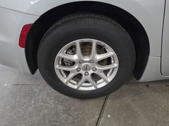 Used 2024 Chrysler Pacifica Touring-L image 19