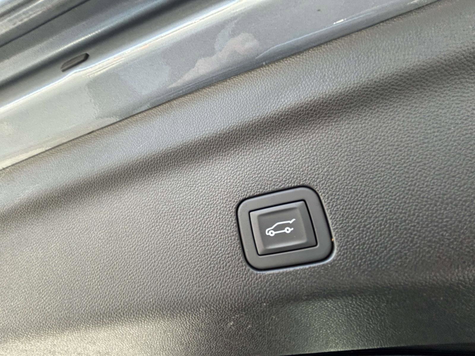 Used 2025 GMC Yukon Denali image 19