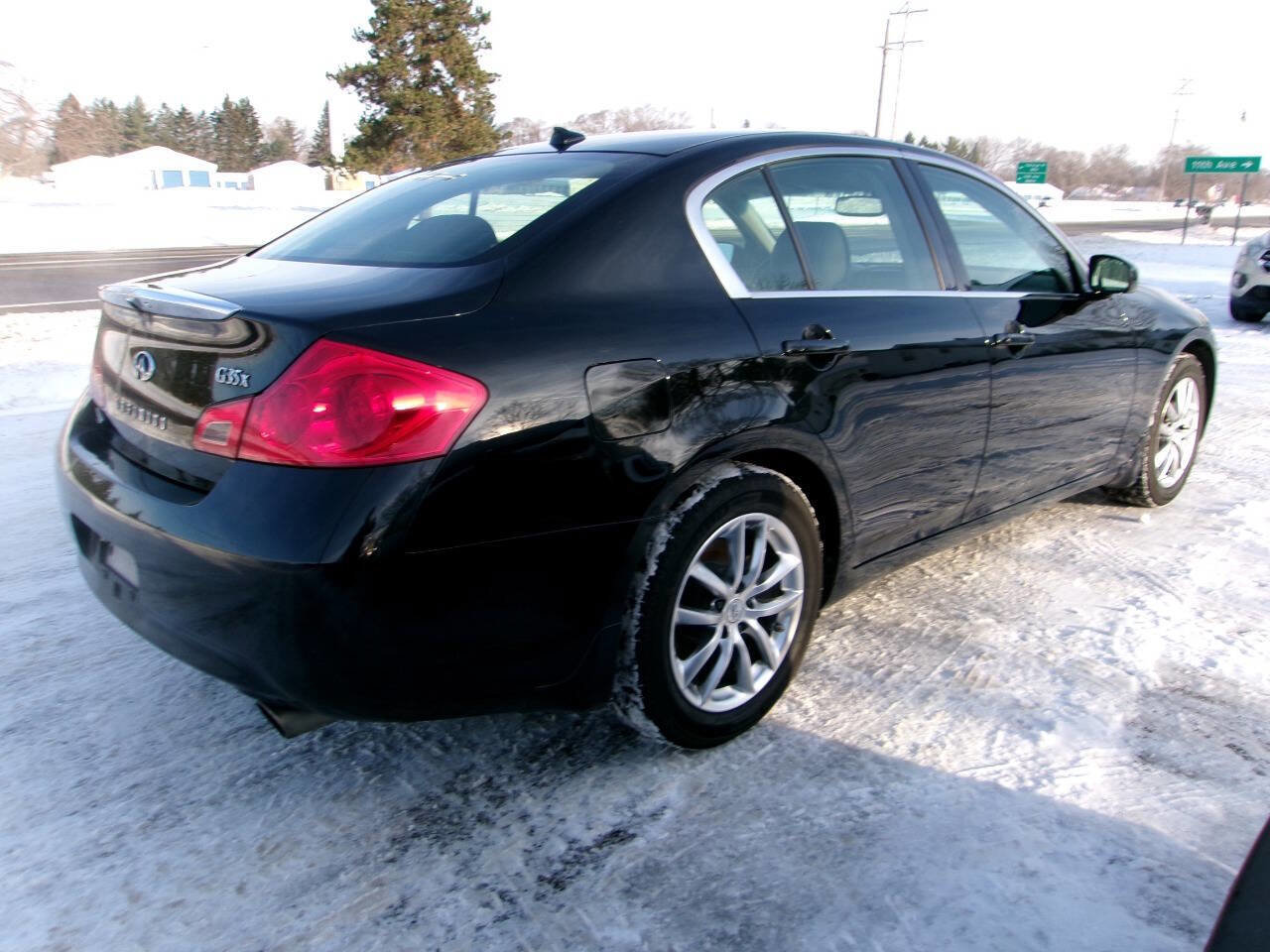 Used 2008 INFINITI G35 x Sedan w/ Premium Pkg image 3