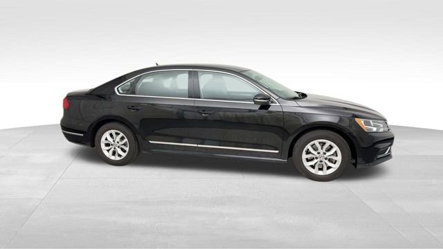 Used 2016 Volkswagen Passat 1.8T S image 9