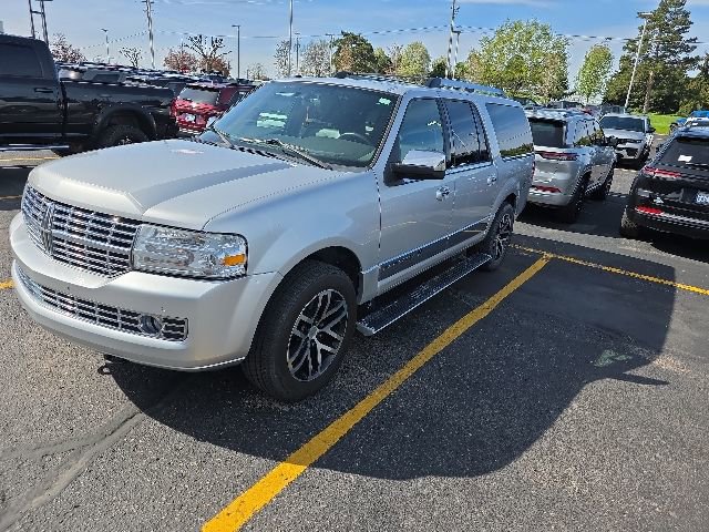 Used 2014 Lincoln Navigator L 4WD image 1