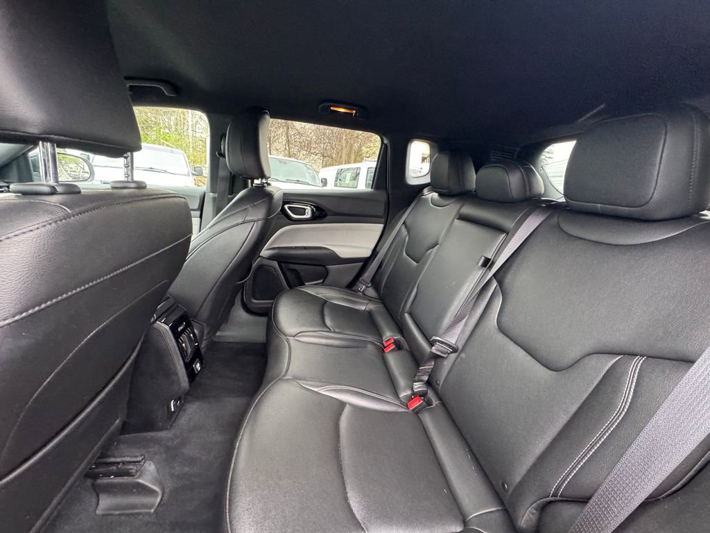 Used 2025 Jeep Compass Limited AWD/4WD image 13
