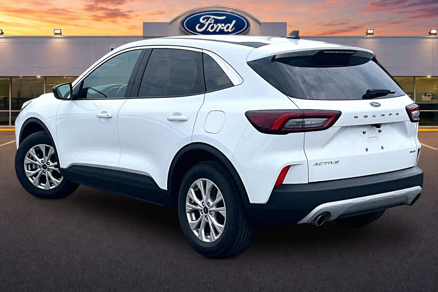 Used 2024 Ford Escape Active AWD/4WD image 2