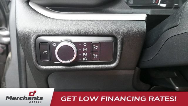Used 2023 Ford Explorer XLT AWD/4WD image 17