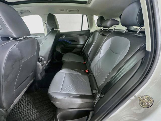 Used 2025 Volkswagen Tiguan SE AWD/4WD image 20