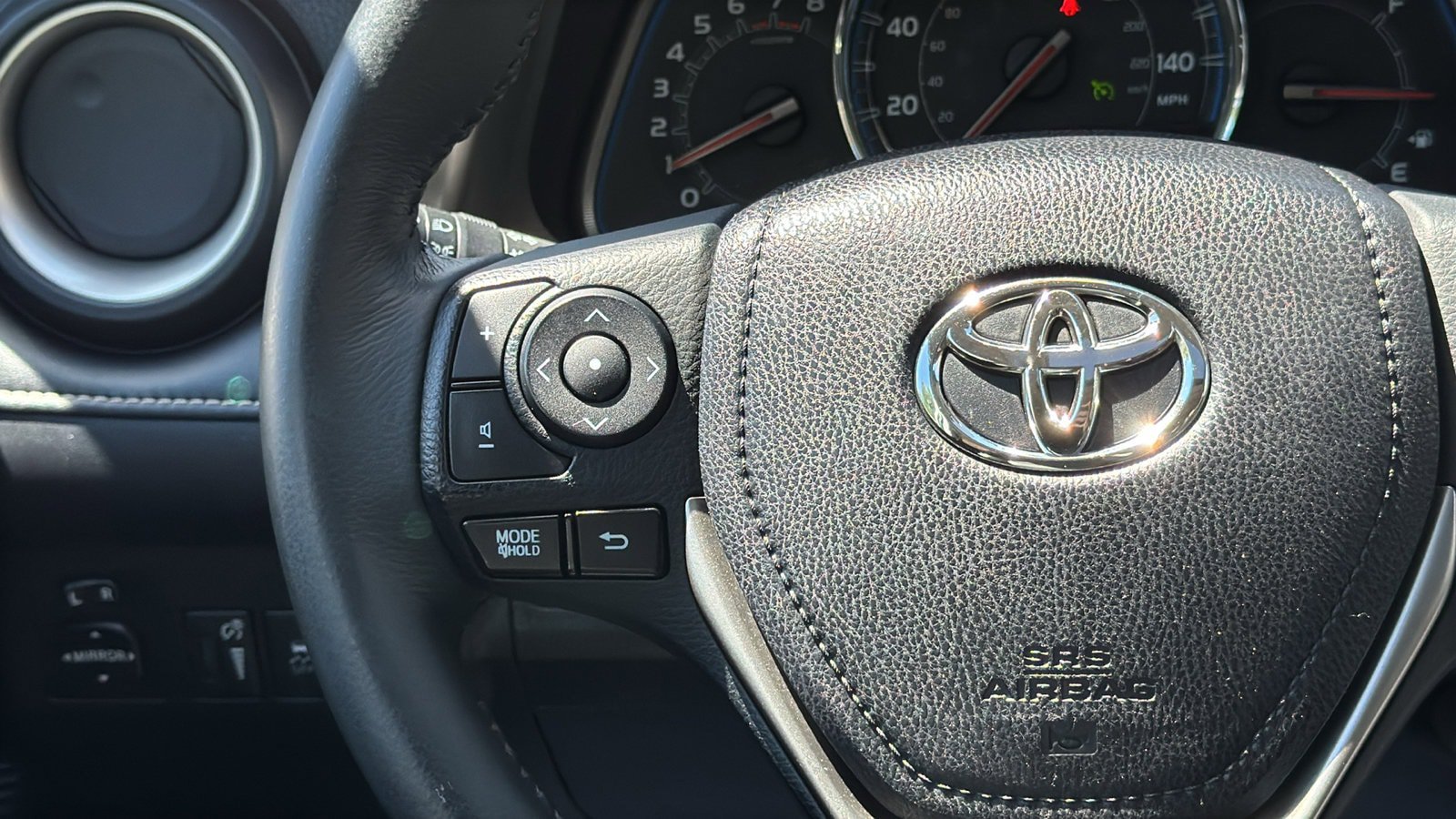 Used 2015 Toyota RAV4 Limited AWD/4WD image 22