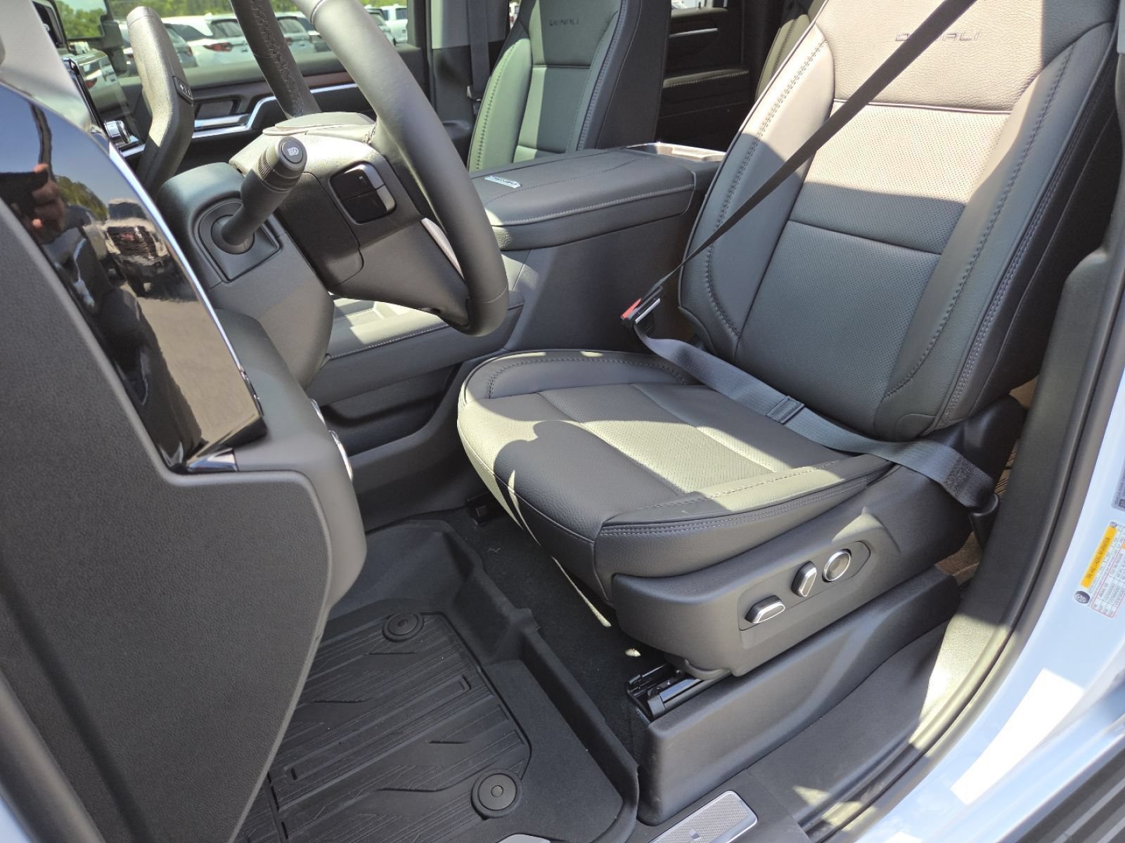 New 2026 GMC Sierra 2500 Denali w/ Denali Reserve Package AWD/4WD image 31