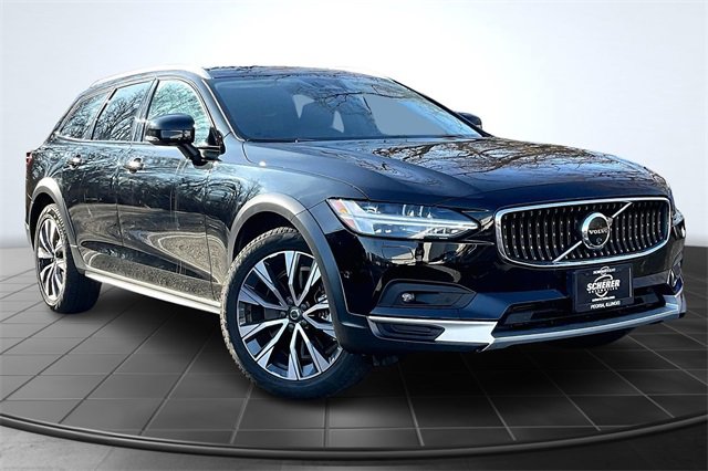 Certified 2024 Volvo V90 B6 Cross Country Plus w/ Climate Package image 13