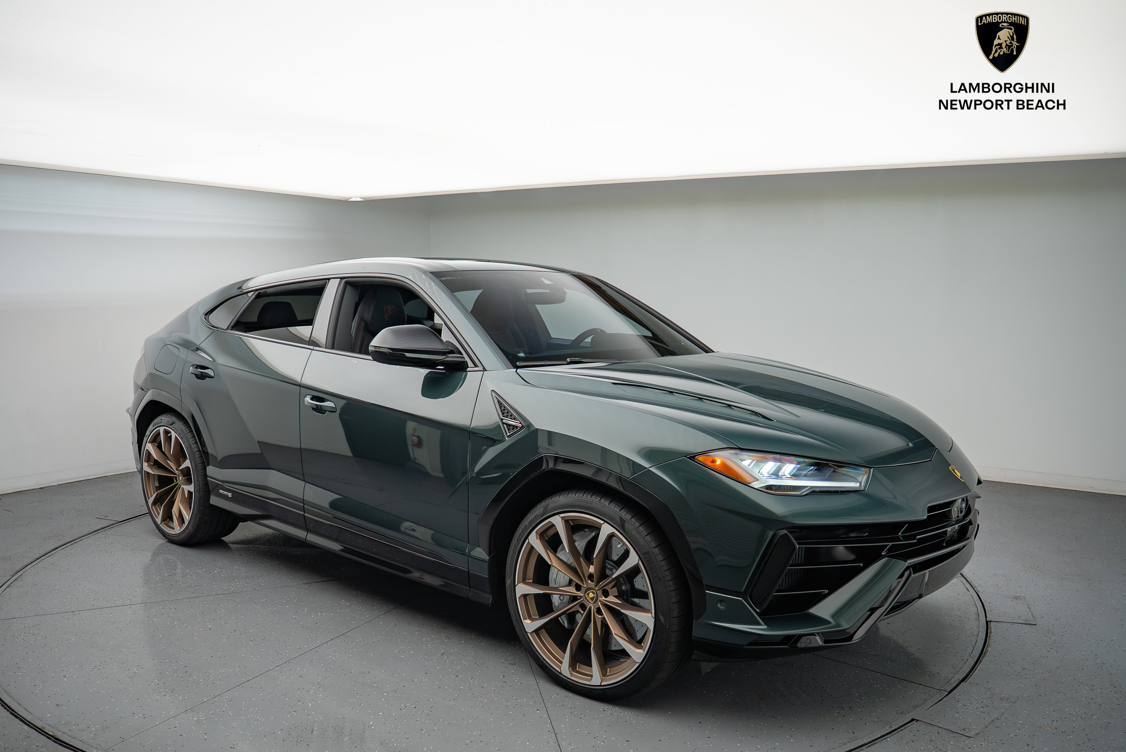 Used 2024 Lamborghini Urus S image 1