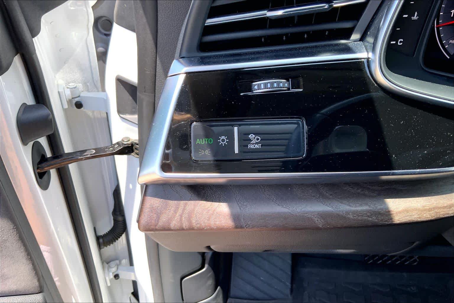Used 2019 Audi Q8 Prestige AWD/4WD image 32