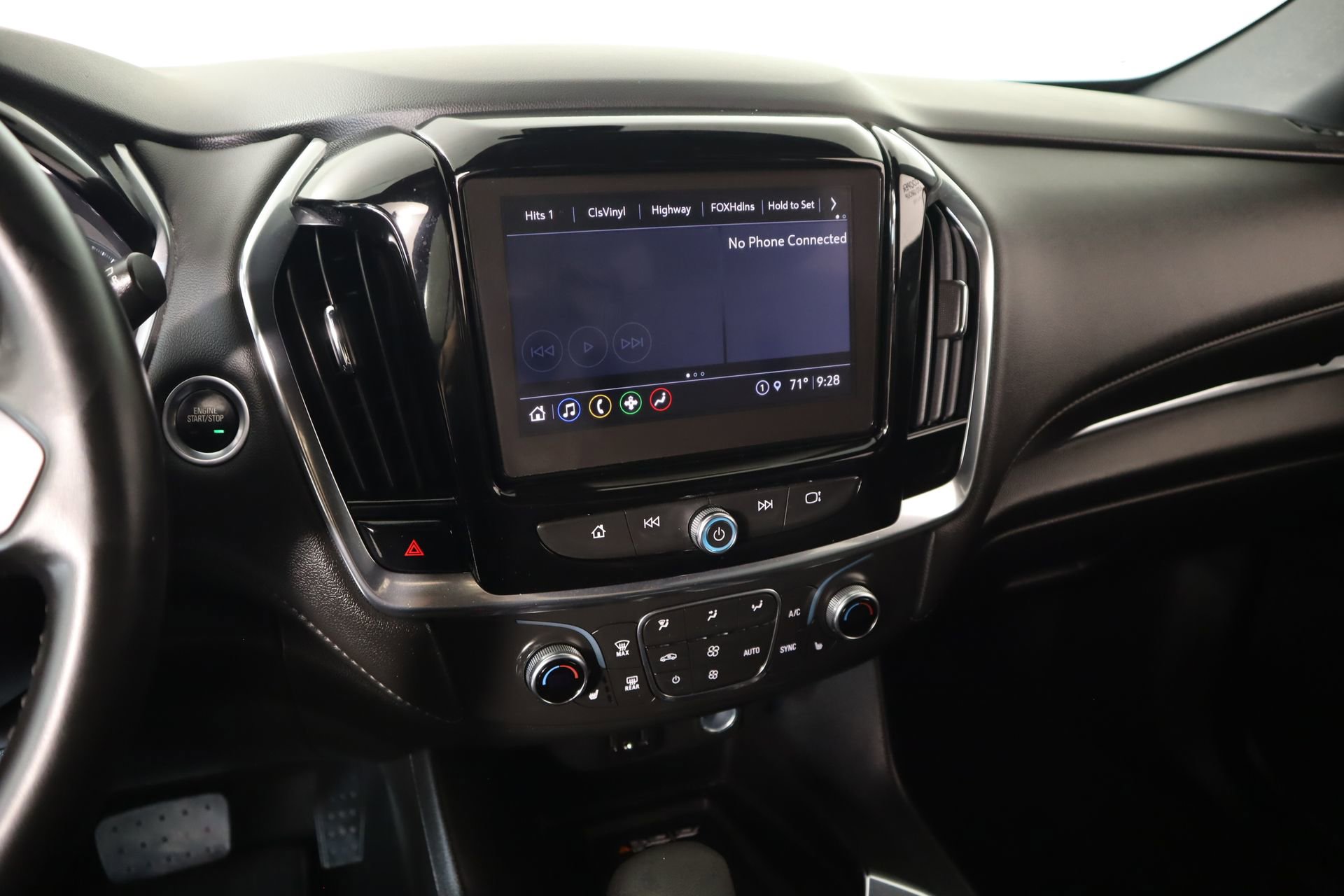 Used 2023 Chevrolet Traverse LT image 5