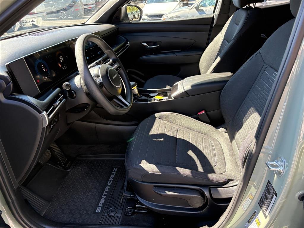 Certified 2025 Hyundai Santa Cruz SE FWD image 14