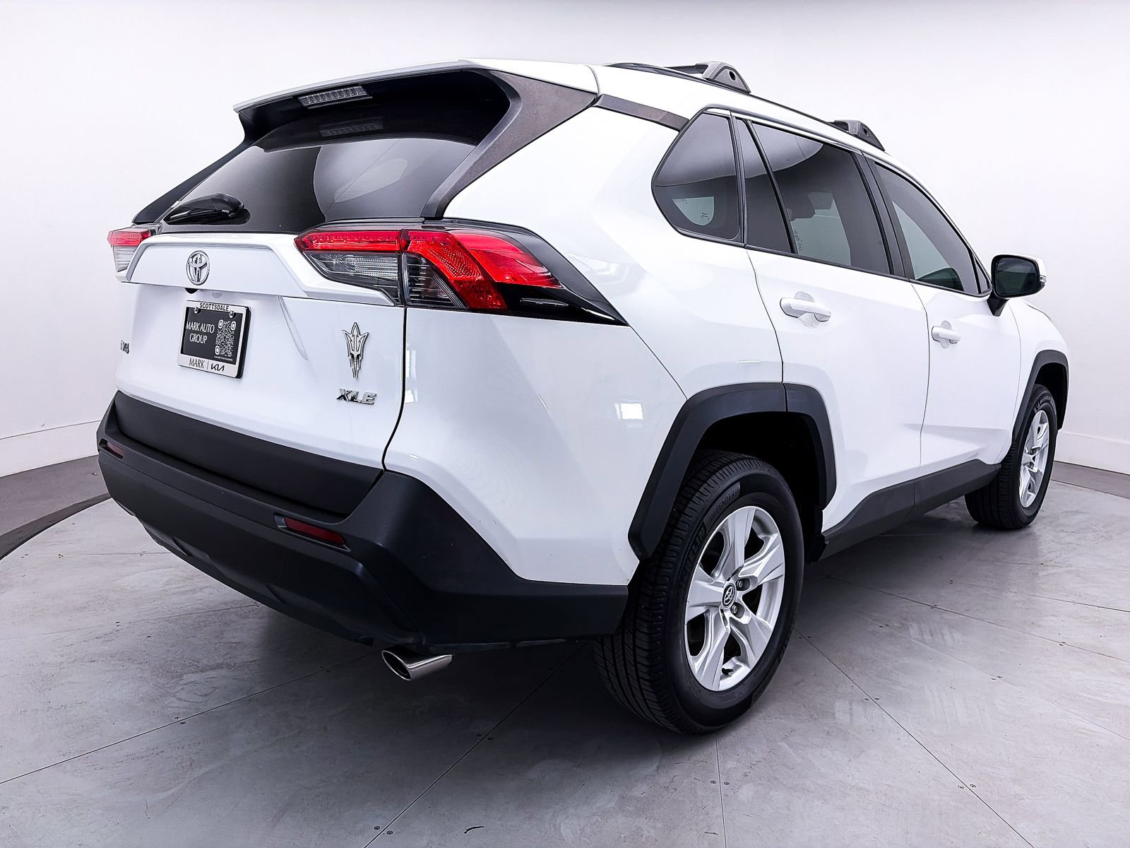 Used 2020 Toyota RAV4 XLE w/ Convenience Package image 11