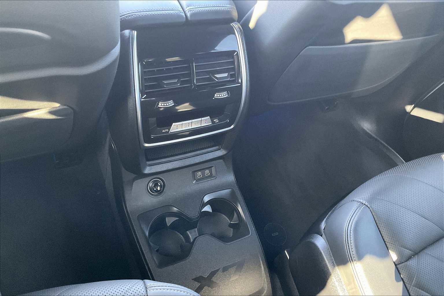Used 2025 BMW X7 xDrive40i w/ M Sport Package image 38