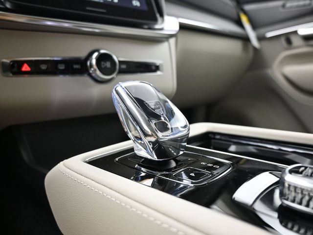 New 2026 Volvo XC90 T8 Ultra w/ Protection Package Premier AWD/4WD image 12