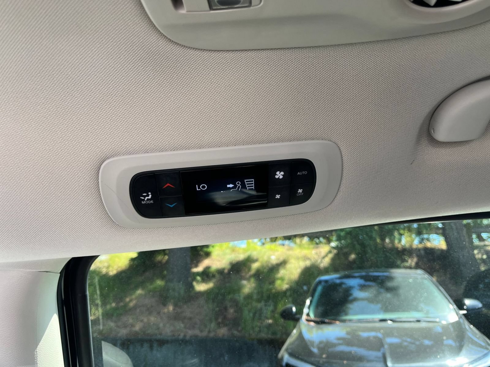 Used 2023 Chrysler Pacifica Touring-L FWD image 24