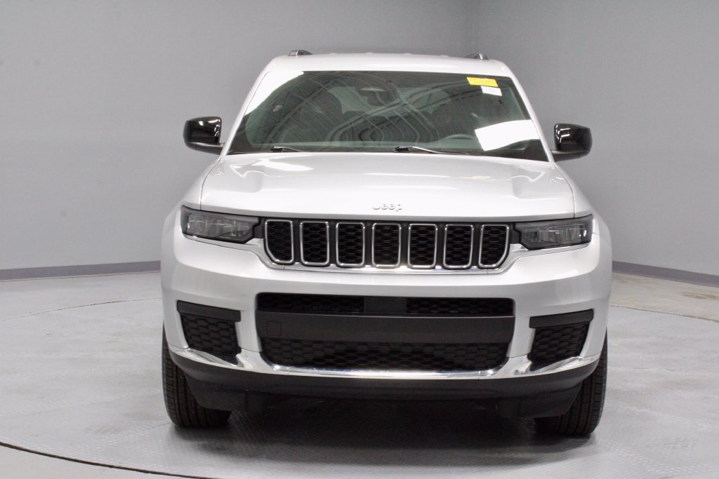Used 2024 Jeep Grand Cherokee L Laredo AWD/4WD image 5