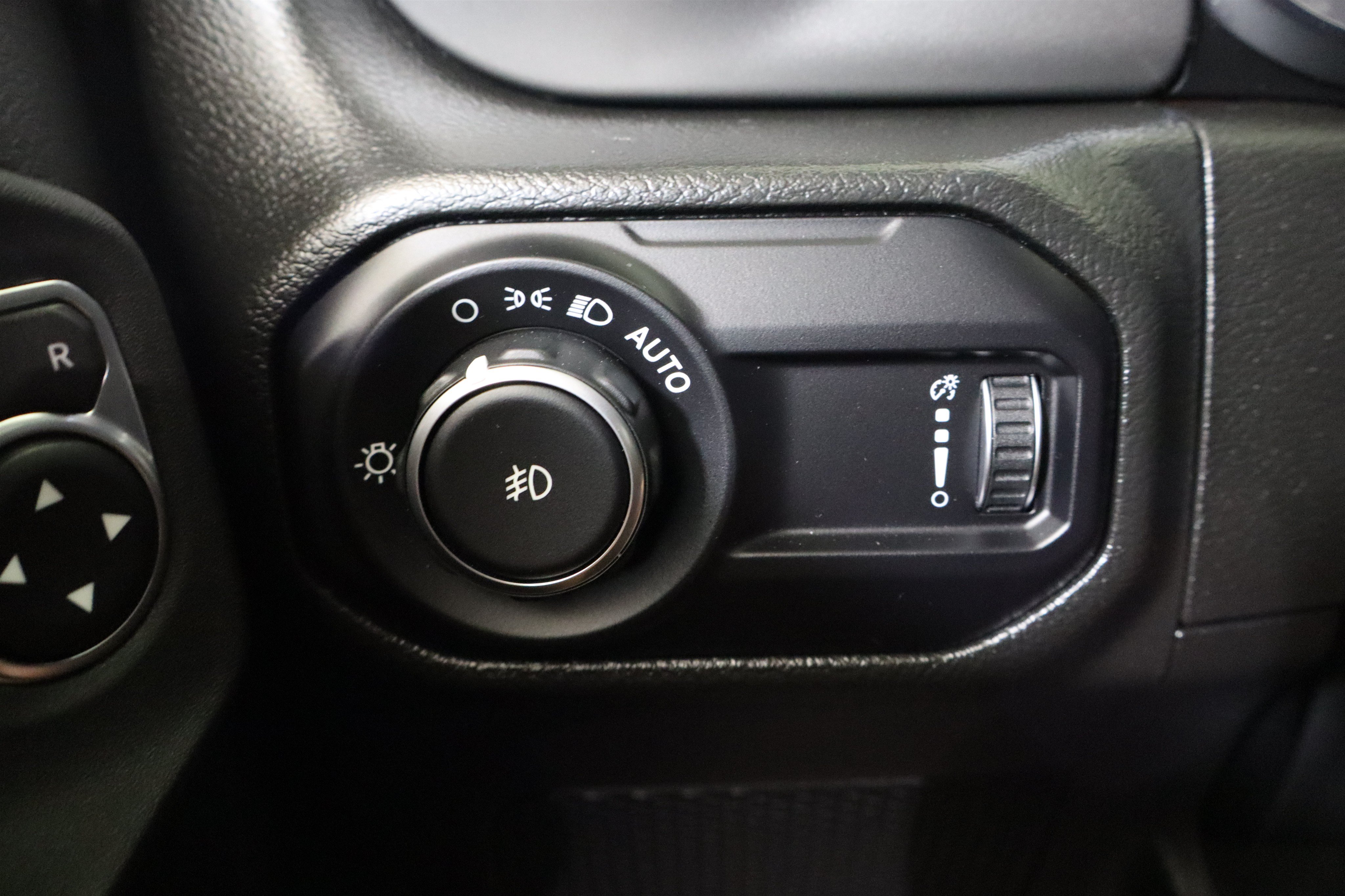 Used 2023 Jeep Wrangler Sport AWD/4WD image 33