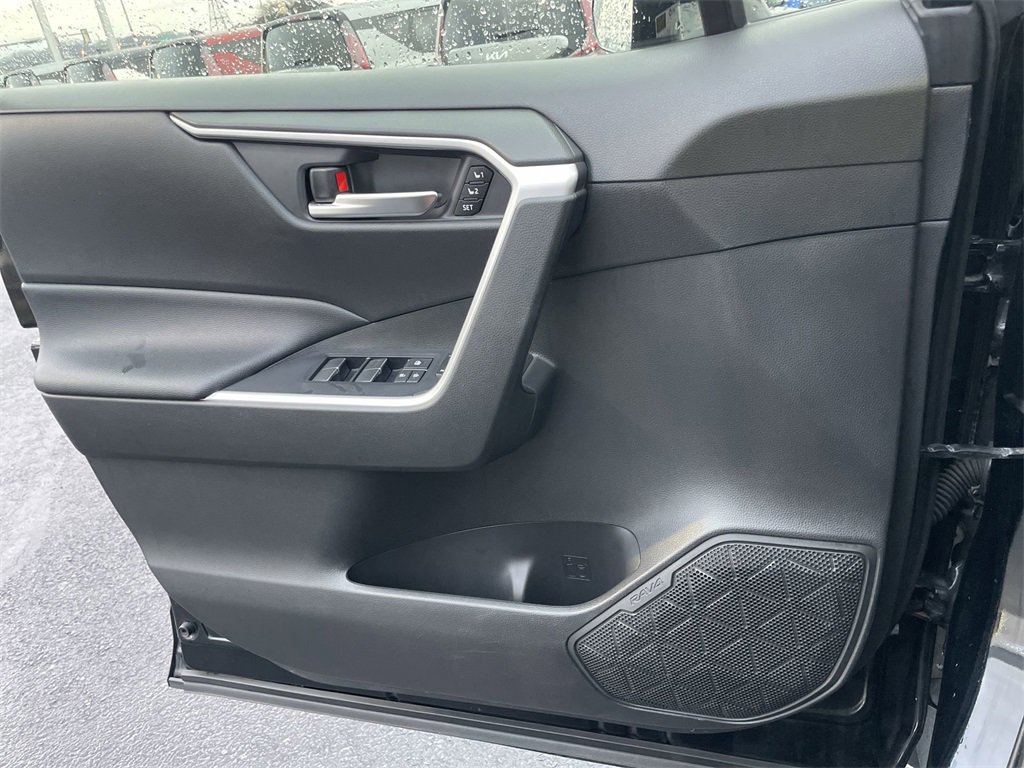 Used 2021 Toyota RAV4 XLE Premium image 20