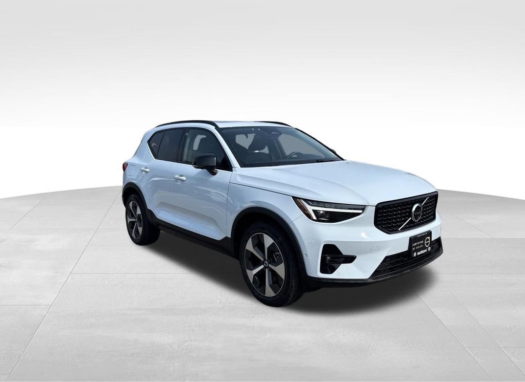 Certified 2026 Volvo XC40 B5 Plus w/ Climate Package AWD/4WD image 36