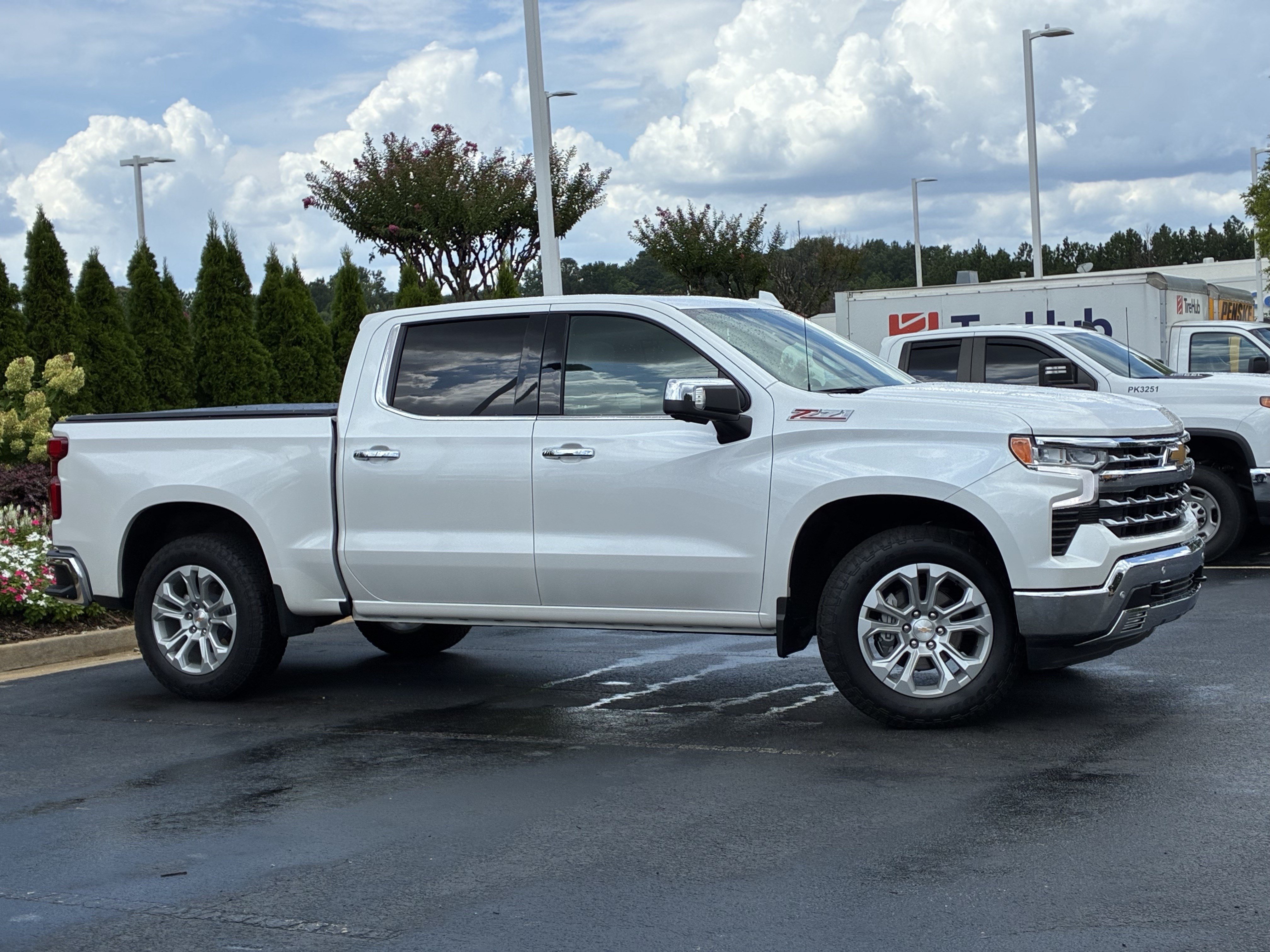 Used 2025 Chevrolet Silverado 1500 LTZ AWD/4WD image 3