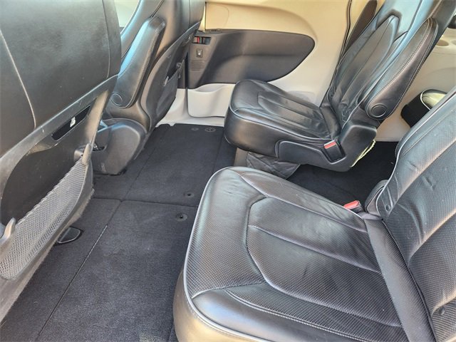 Used 2020 Chrysler Pacifica Limited image 31