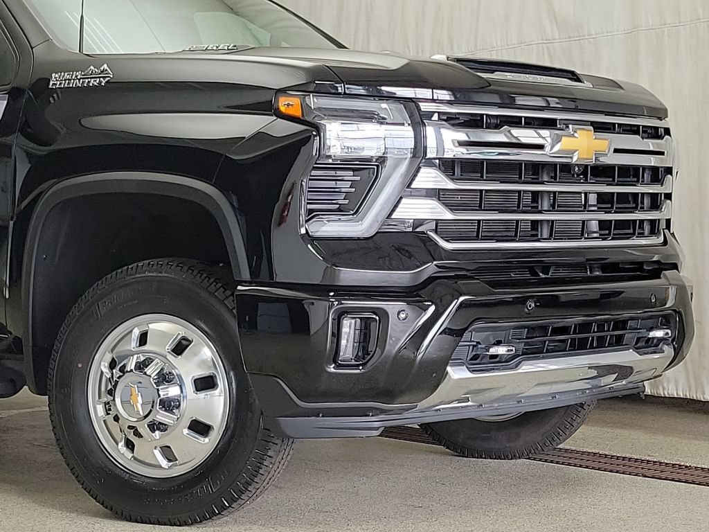 Certified 2024 Chevrolet Silverado 3500 High Country w/ High Country Premium Package AWD/4WD image 6