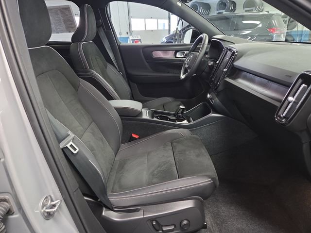 Used 2023 Volvo XC40 Recharge Ultimate image 33
