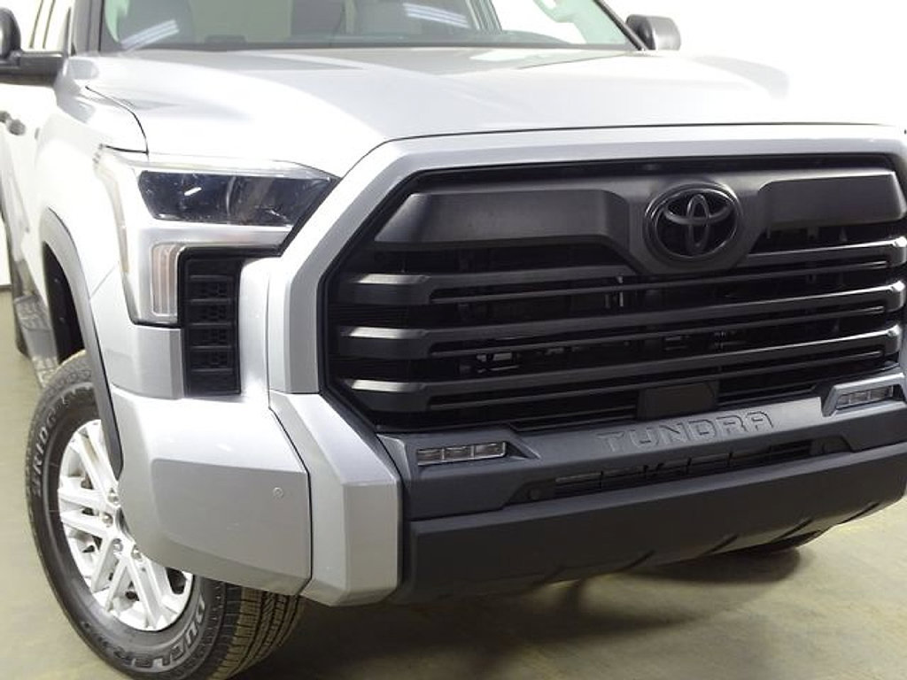 Used 2022 Toyota Tundra SR5 w/ SR5 Convenience Package AWD/4WD image 45