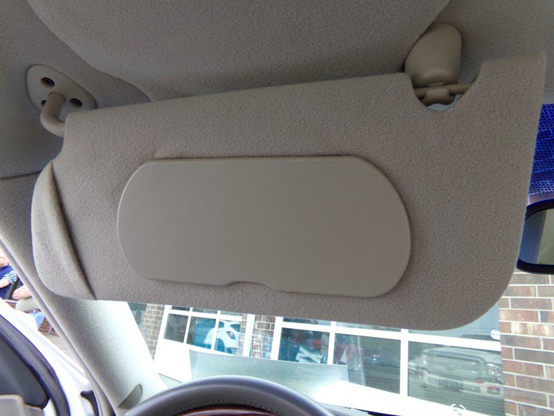 Used 2003 Cadillac De Ville Sedan w/ Comfort & Convenience Package image 42