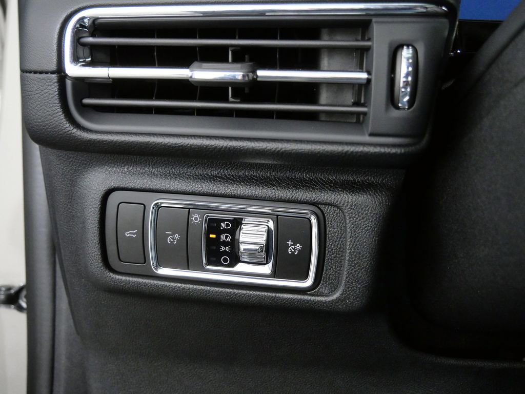 Used 2013 Lincoln MKS AWD image 50