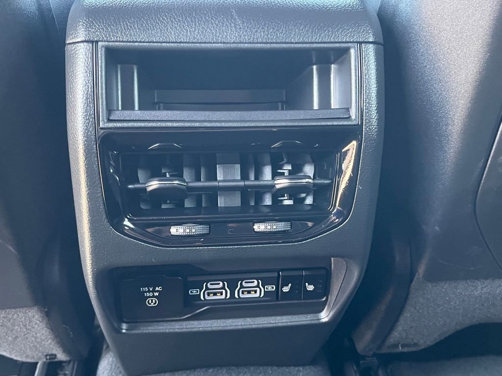 Used 2024 Jeep Grand Cherokee Limited image 21