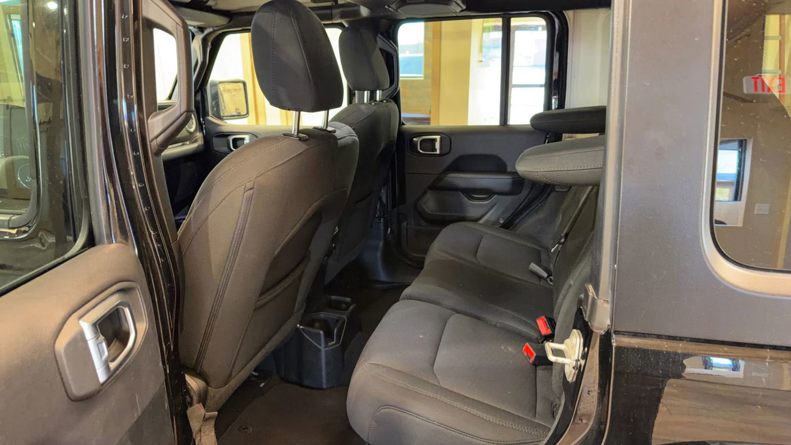 Used 2023 Jeep Wrangler Unlimited Sahara image 13