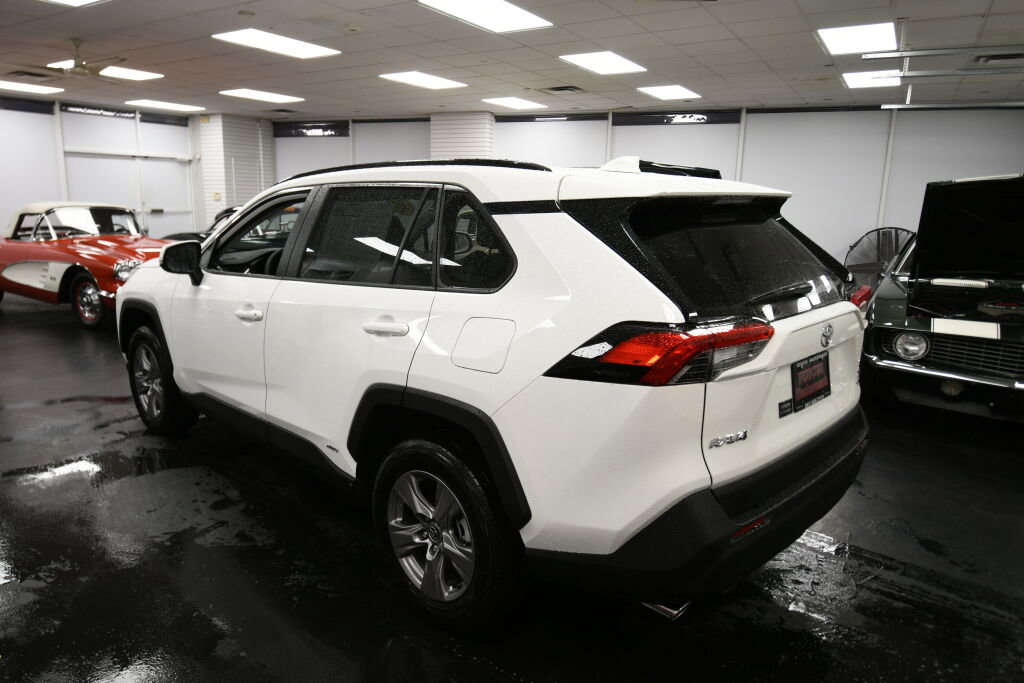 Used 2025 Toyota RAV4 XLE w/ Convenience Package image 5