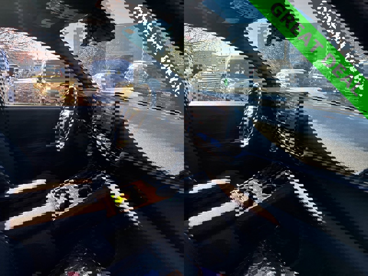 Used 2025 Toyota Sienna Platinum image 16