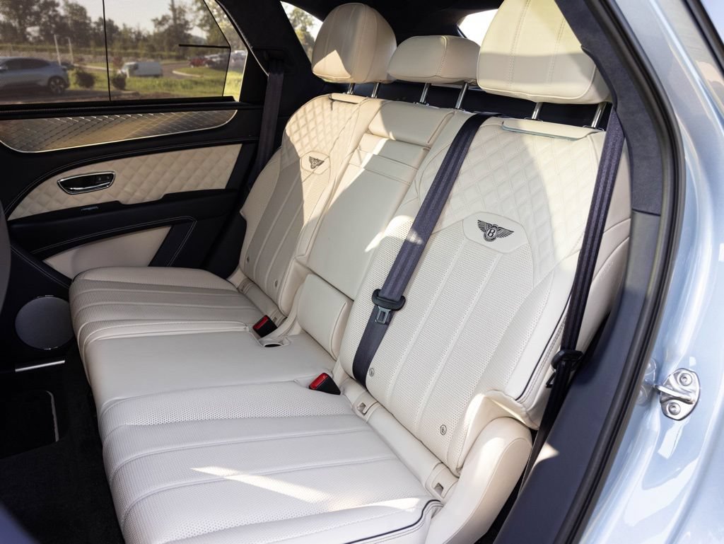 Used 2023 Bentley Bentayga AWD/4WD image 58