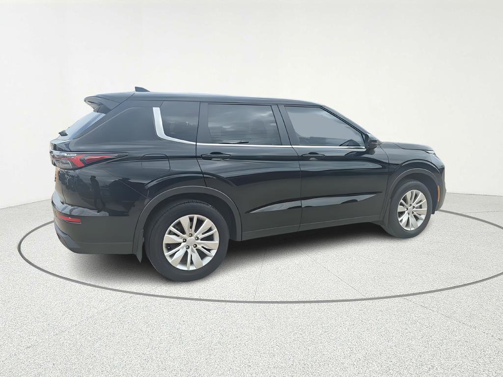 Used 2025 Mitsubishi Outlander ES image 7