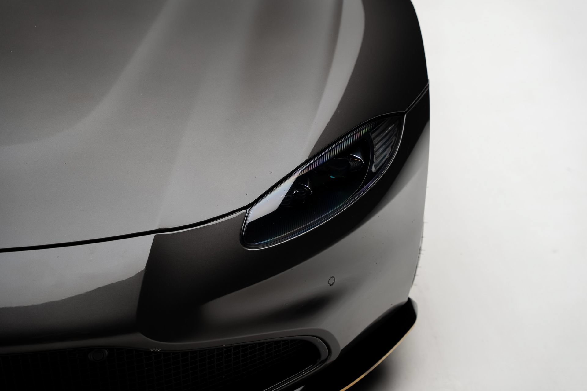 Used 2022 Aston Martin V8 Vantage Coupe RWD image 17