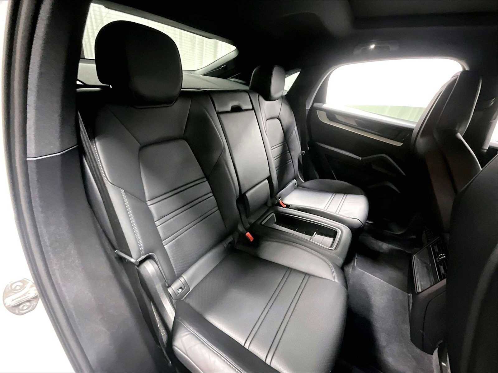 Used 2024 Porsche Cayenne S image 31
