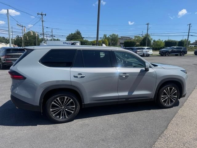 Used 2025 Toyota Grand Highlander AWD Hybrid image 16