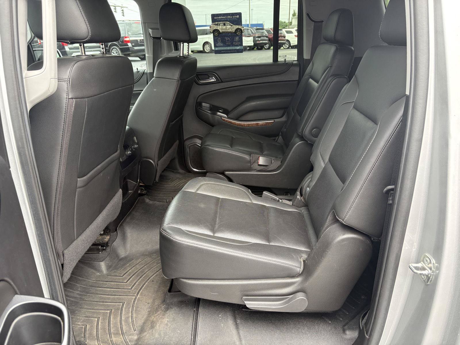 Used 2020 Chevrolet Suburban Premier AWD/4WD image 17