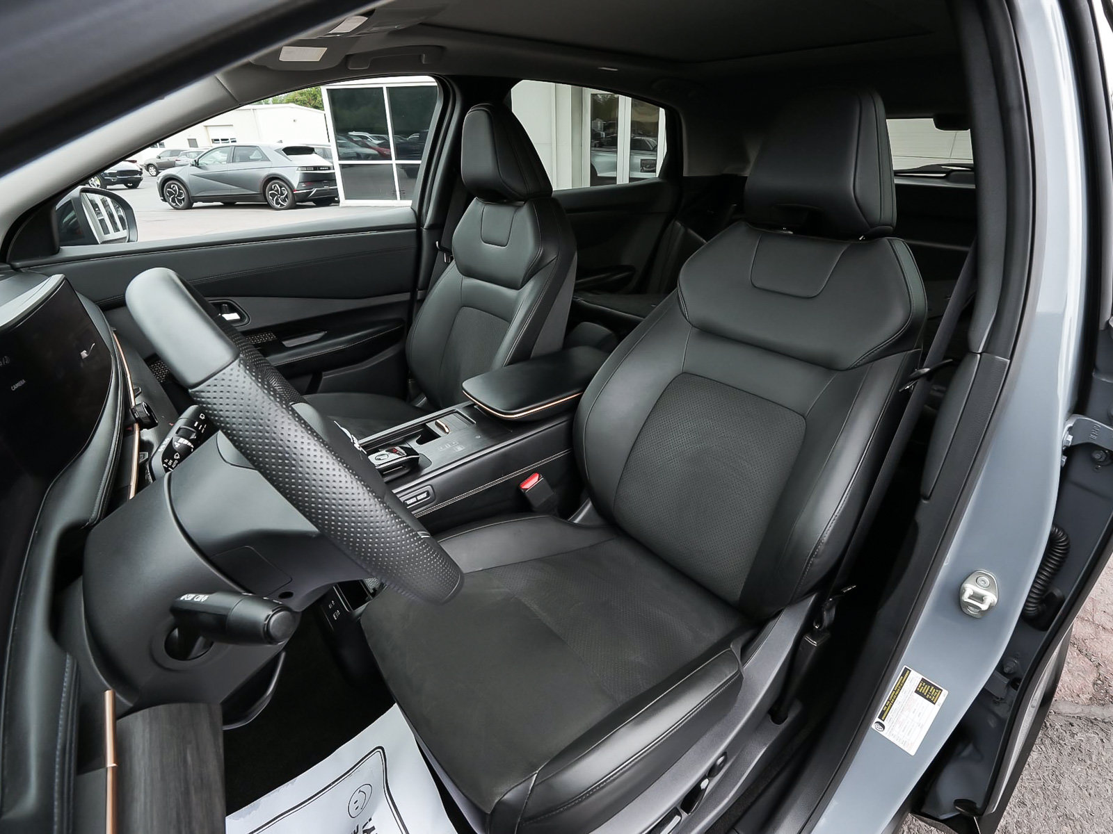 Used 2025 Nissan Ariya AWD image 29