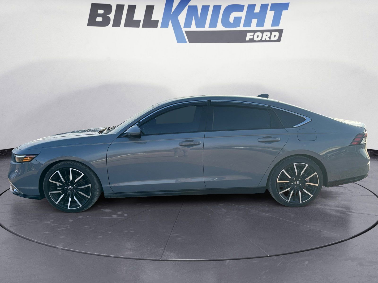 Used 2025 Honda Accord Touring image 2