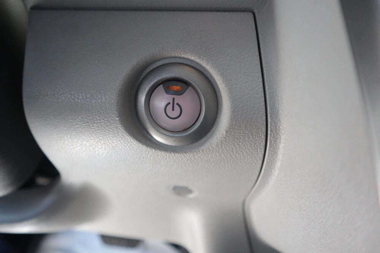 Used 2012 Nissan Leaf SL image 24