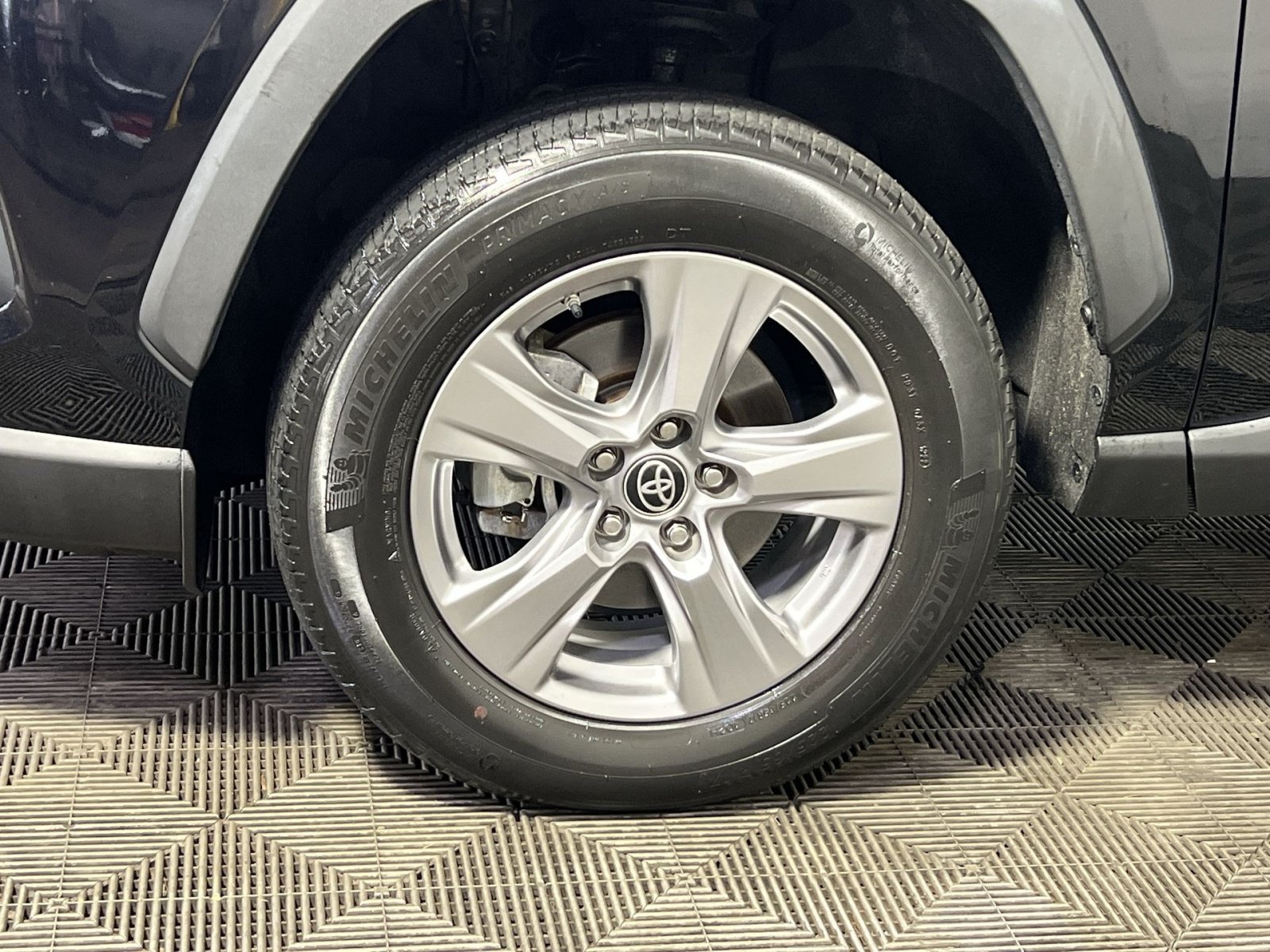 Used 2022 Toyota RAV4 LE AWD/4WD image 13