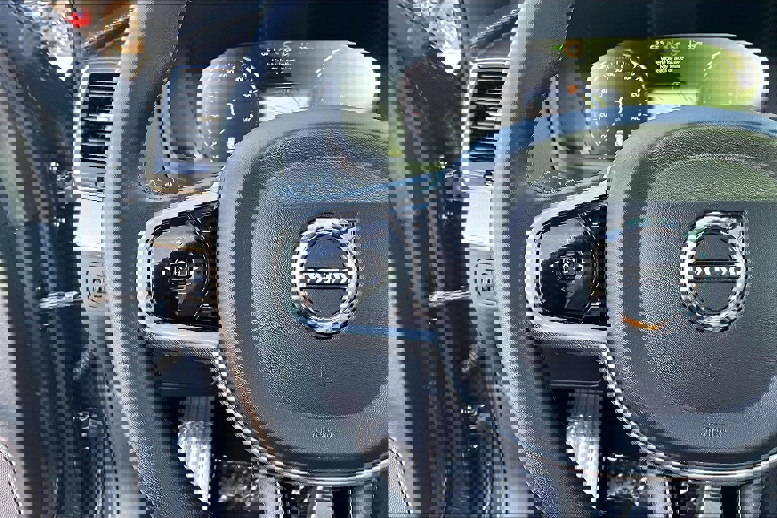 Used 2022 Volvo XC90 T8 R-Design w/ Advanced Package image 18